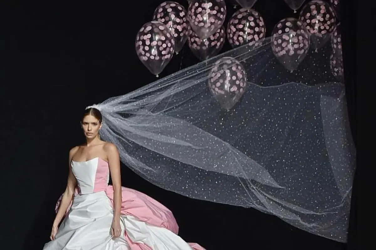 Inspirasi Gaun Pengantin Unik dan Cantik Berhiaskan Balon Helium