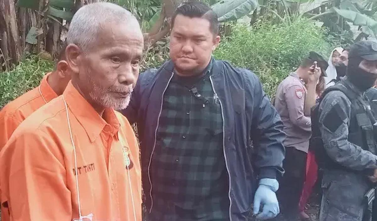 Sidang kasus pembunuhan berantai ini juga dihadiri oleh tiga terdakwa yaitu Wowon Erawan alias Dukun Aki, Solihin alias Duloh dan Dede Solehuddin.