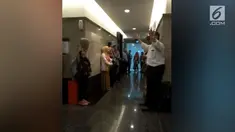 Saat gempa melanda Jakarta sekitar 2 menit, para Karyawan ESQ memilih untuk menggelar zikir bersama di dalam gedung dan tak berlarian keluar.