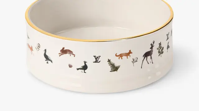 Bukan Main, Louis Vuitton Kini Rilis Tas, Mangkuk Makan, hingga Tali untuk Si Anjing Konglo