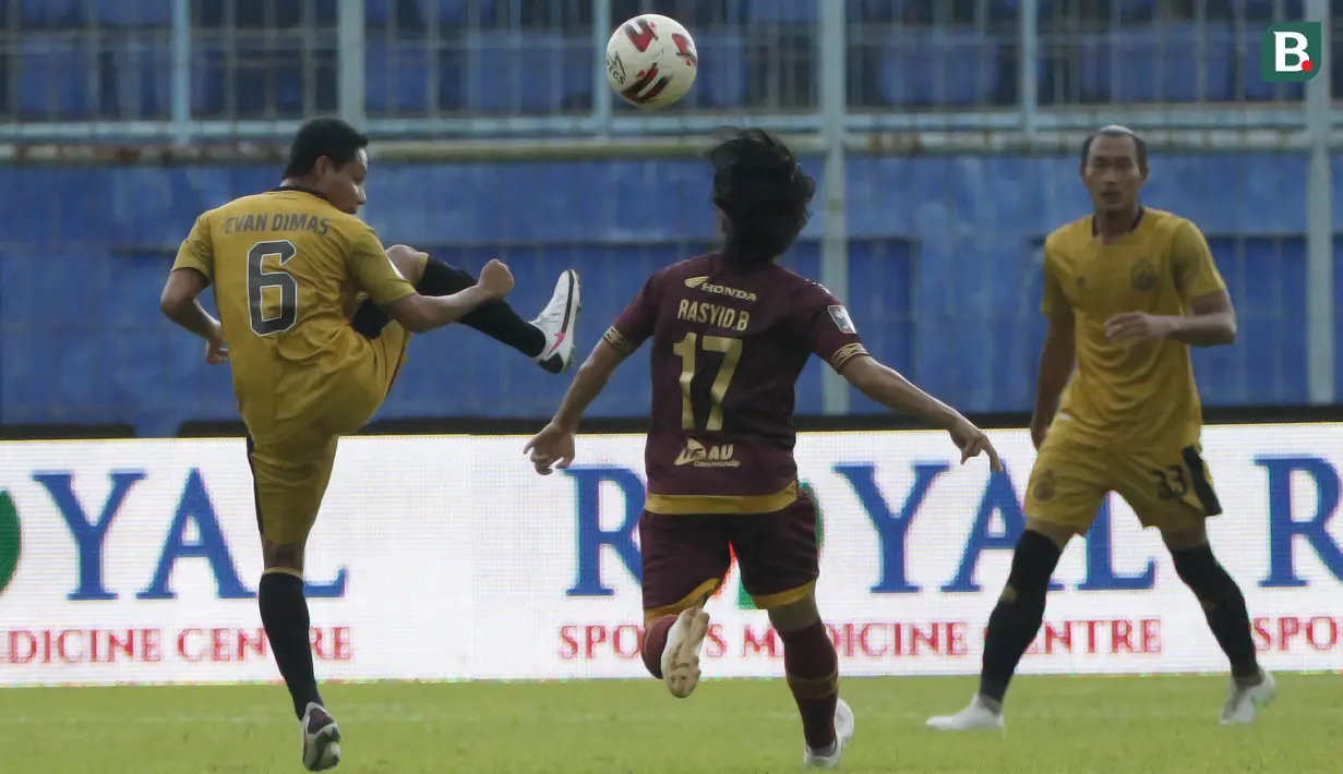 Pada era Liga 1, nama Rasyid sempat tenggelam karena mengalami cedera parah, dan juga kehadiran Wiljan Pluim sebagai motor serangan di lini tengah PSM. (Bola.com/Ikhwan Yanuar)