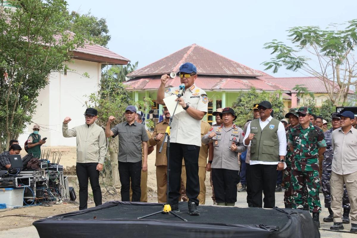 Mendagri Tito Karnavian saat memimpin Apel Pemulangan Praja IPDN dan ASN Kemendagri Gelombang I di Aceh Tamiang