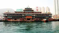 Restoran mengapung di Hong Kong ternyata juga jadi salah satu tempat yang diadaptasi ke lokasi pertarungan gim fighting. (Sumber: MakeMyTrip)