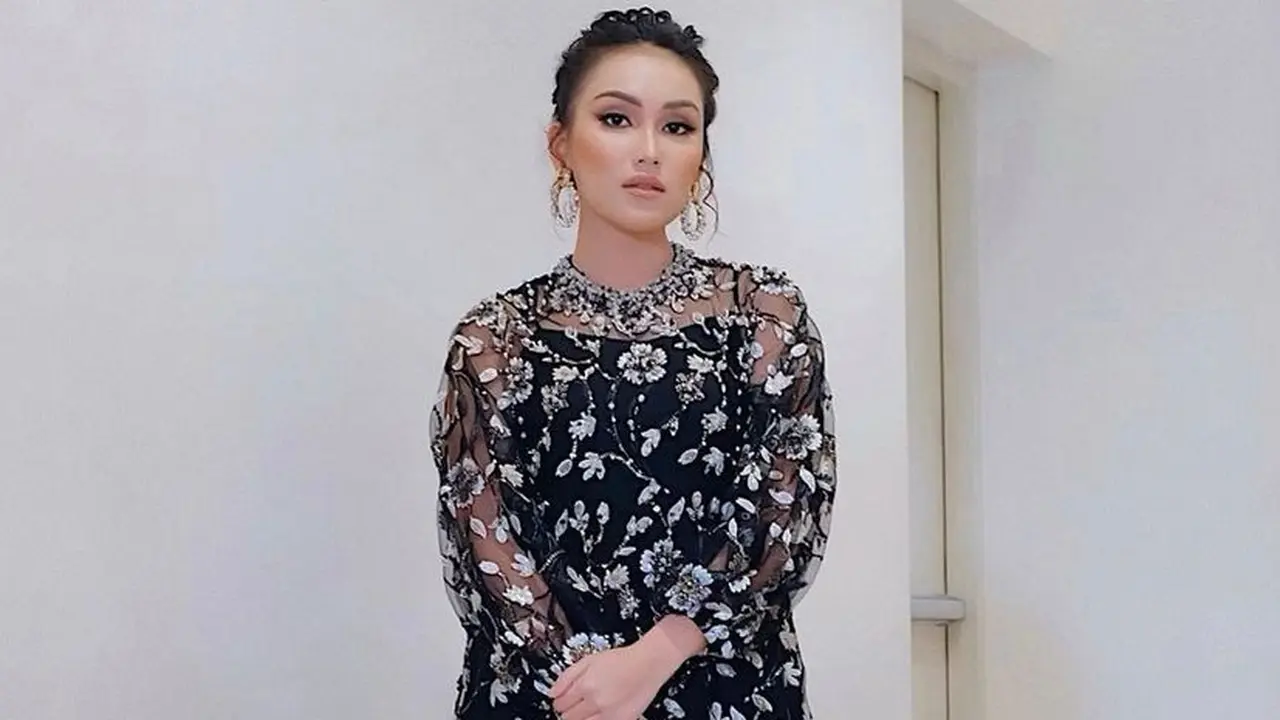 1. Ayu Ting Ting