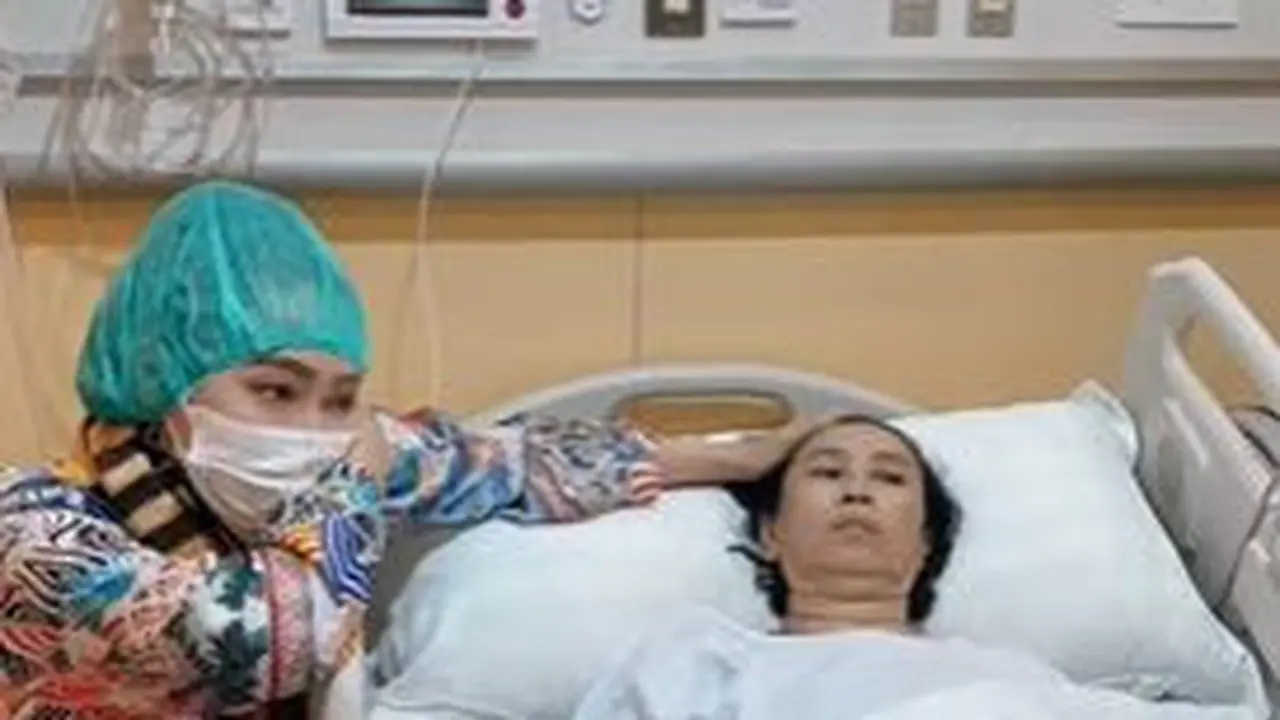 Inul Daratista bersama dengan ibunya