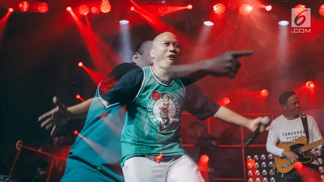 Konser Batman Kasarung, Iwa K Sukses Bikin Penonton Bergoyang