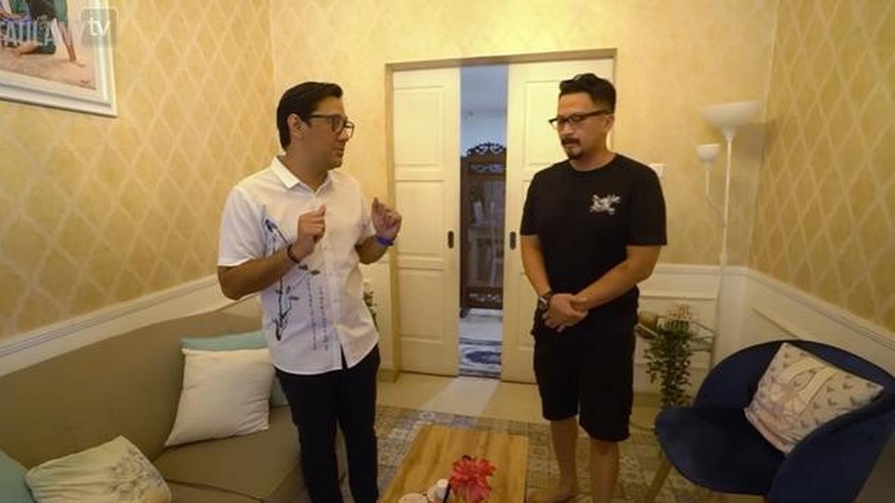 6 Potret Ruang Tamu Mini Rumah Ferry Maryadi, Inspirasi Gaya Klasik Minimalis