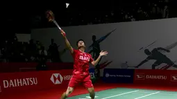 Di nomor tunggal putra, Indonesia hanya meloloskan Anthony Sinisuka Ginting ke babak perempatfinal usai menang atas wakil Thailand, Sitthikom Thammasin dengan dua game langsung 21-13, 21-14. Di babak perempatfinal, Gintong akan menantang andalan Malaysia, Lee Zii Jia. Satu wakil lainnya di 16 besar, Chico Aura Dwi Wardoyo terhenti langkahnya usai kalah dari pemain Singapura, Loh Kean Yew dengan 11-21, 14-21. (Bola.com/Ikhwan Yanuar)