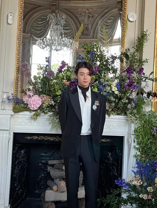 Kemunculannya di event Chaumet pun menguasai trending topic Twitter sejak Kamis (8/6/2023) pagi. Warganet memuji ketampanannya. (Foto: Instagram/ eunwo.o_c)