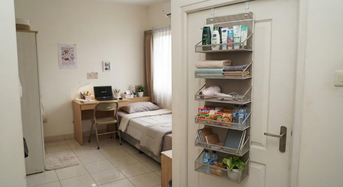 9 Ide Rak Tanpa Bor untuk Kamar Kos dan Apartemen, Praktis Tanpa Merusak Dinding