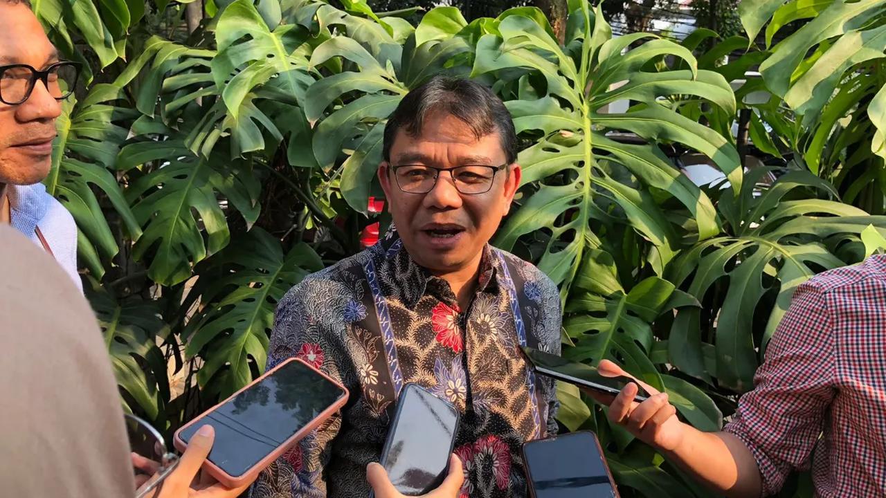 "Jadi yang pindah ke sana, bekerja di sana berdomisili di sana, karyawannya PPh-nya ditanggung pemerintah,"&nbsp;