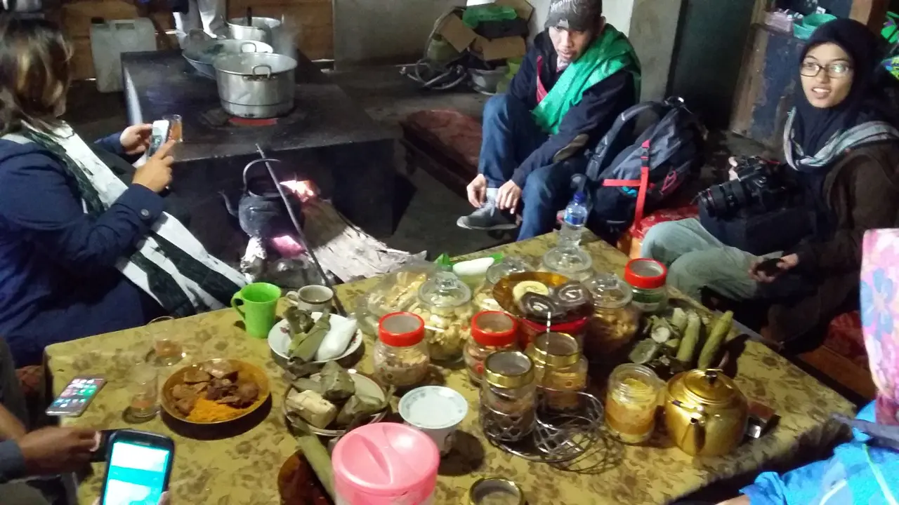 Warga suku Tengger mempunyai tradisi Gegeni atau menerima tamu di dapur. (Liputan6.com/Anri Syaiful)