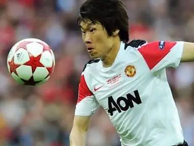 Gelandang Manchester United Park Ji-Sung mengontrol bola dalam partai final Liga Champions kontra Barcelona di Wembley Stadium, London, 28 Mei 2011. AFP PHOTO/FRANCK FIFE