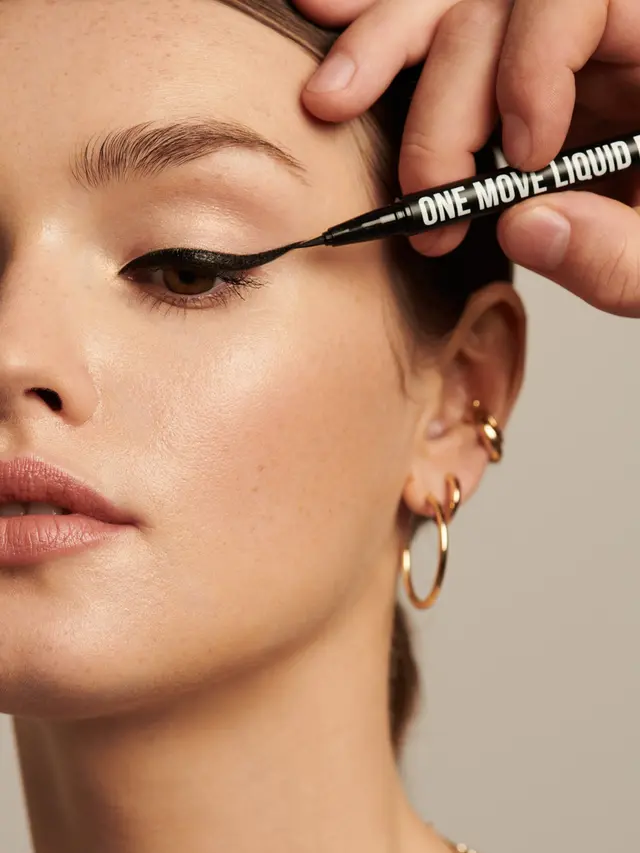 8 Cara Memakai Eyeliner Mudah Untuk Pemula dan Bentuk Mata yang Cocok