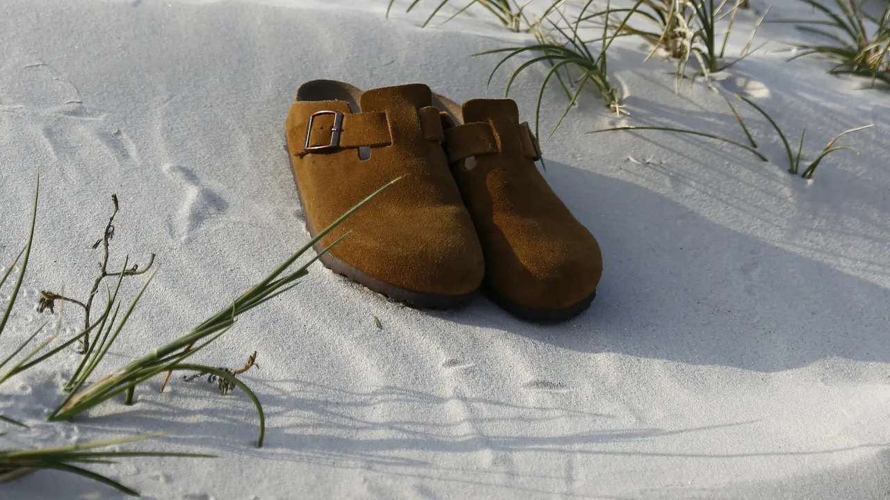 5 Tips dan Cara Merawat Sepatu Suede Agar Tetap Awet dan Menawan