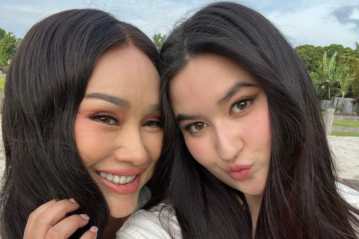Titi DJ dan Stephanie Poetri. [Foto: Instagram/stephaniepoetri]