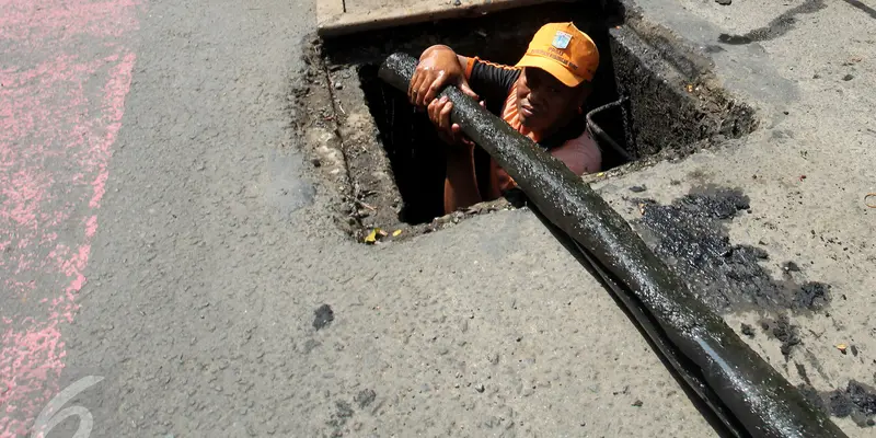 Kulit Kabel yang Bikin Banjir Jalan Gatot Subroto