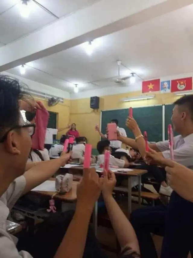 6 Momen Tak Terduga Baju Guru Mirip dengan Pulpen Murid Ini Kocak