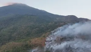 Medan Terjal Hambat Pemadaman Api di Ciremai
