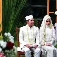 Haykal Kamil akhirnya resmi mempersunting tambatan hatinya, Tantri Namirah. Selayaknya pengantin pada umumnya, rasa deg-degan pun kian menghampiri Haykal sebelum melantunkan ijab Kabul. (Nurwahyunan/Bintang.com)