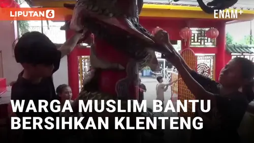 VIDEO: Sambut Tahun Baru Imlek, Warga Muslim di Jember Bantu Bersihkan Klenteng