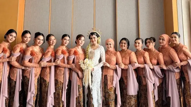 Bridesmaid di Pernikahan El Rumi–Syifa Hadju. (instagram.com/tengkunadiraadn)