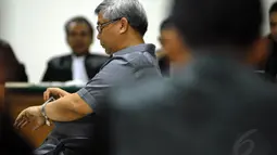 Mantan Ketua Mahkamah Konstitusi itu dituntut pidana seumur hidup dan denda sebesar Rp 10 miliar oleh JPU KPK di Pengadilan Tipikor, Jakarta, Senin (16/6/14). (Liputan6.cpm/Miftahul Hayat)