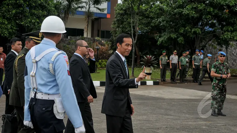 Ekspresi Presiden Jokowi Saat Pulang Dari KTT Asean