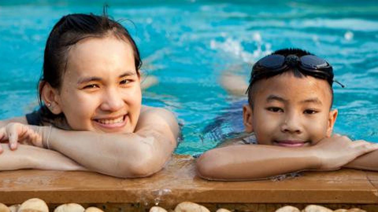 Punya hobi berenang? Coba tips perawatan kulit ini!