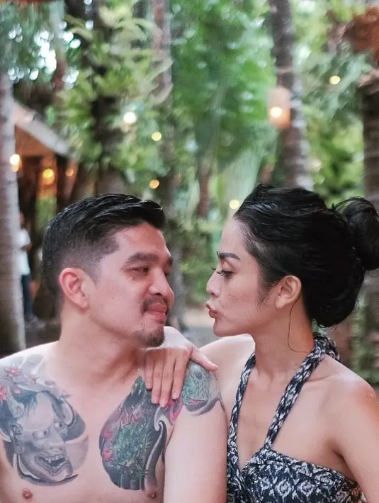 Menurutnya, pemilik single Semua Serba Gratisan itu, tidak banyak undangan yang disebar. Tema outdoor dipilih dan akan dilaksanakan di kawasan Kemang Jakarta Selatan. (Instagram/selvikitty)