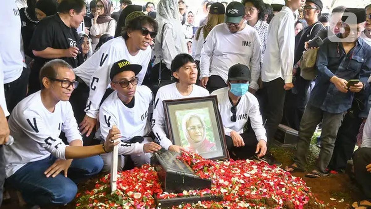 Mendiang Bunda Iffet Sudah Siapkan Kaus Khusus untuk Dikenakan Keluarga di Hari Pemakamannya