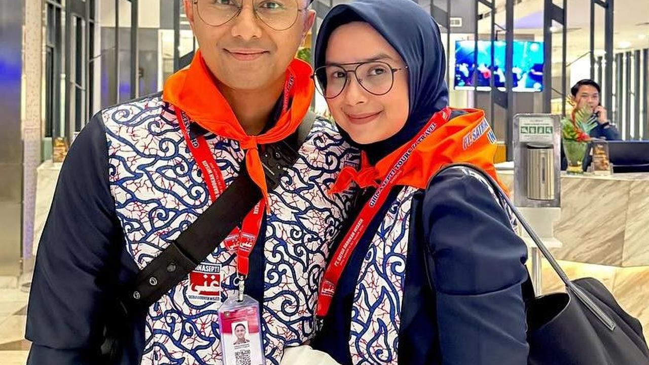 Potret Kebersamaan Hengky Kurniawan dan Sonya Fatmala saat Umrah di Tanah Suci, Banjir Doa