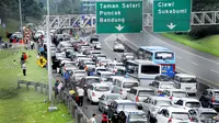 Hingga siang ini kawasan wisata Puncak Bogor, Jawa Barat mencapai 8 Kilometer.