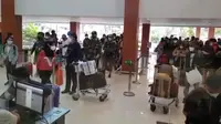 Antrean penumpang terjadi di Bandara Adi Soemarmo, Kabupaten Boyolali, Jawa Tengah pada Sabtu 25 September 2021, pagi.