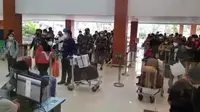 Penumpang Bandara Adi Soemarmo Keluhkan Antrean Panjang Validasi NIK Manual