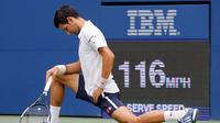 Petenis Serbia, Novak Djokovic, hanya bermain 30 menit pada babak ketiga AS Terbuka 2016, Jumat (2/9/2016) waktu setempat, setelah sang lawan, Mikhail Youzhny, mundur di tengah laga akibat cedera. (EPA/Ray Stubblebine)