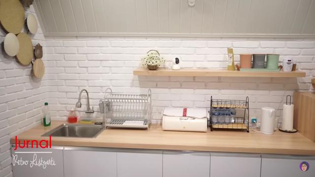 Potret dapur rumah Andy F. Noya (Sumber: YouTube/Jurnal Retno Listyarti)