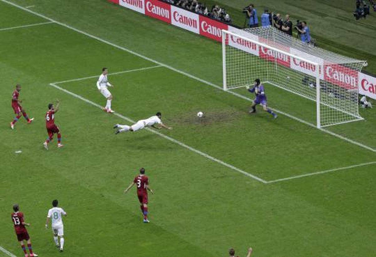 Ronaldo antarkan Portugal ke semifinal