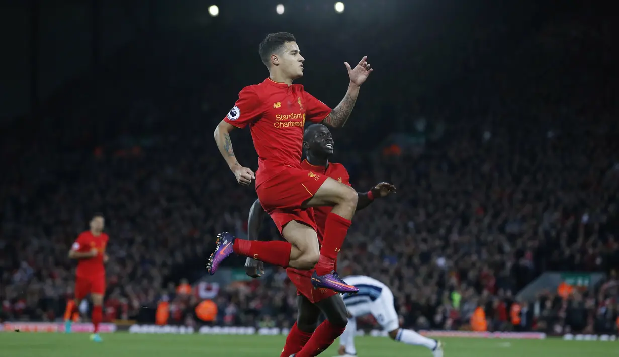 Selebrasi pemain Liverpool, Philippe Coutinho usai mencetak gol ke gawang West Bromwich Albion pada lanjutan Premier League pekan ke-9 di Stadion Anfield, Minggu (23/10/2016) dini hari WIB.  (Action Images via Reuters/Ed Sykes)