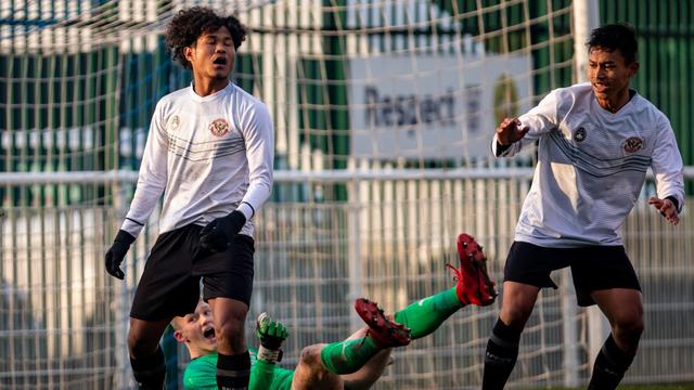 Garuda Select di Inggris.