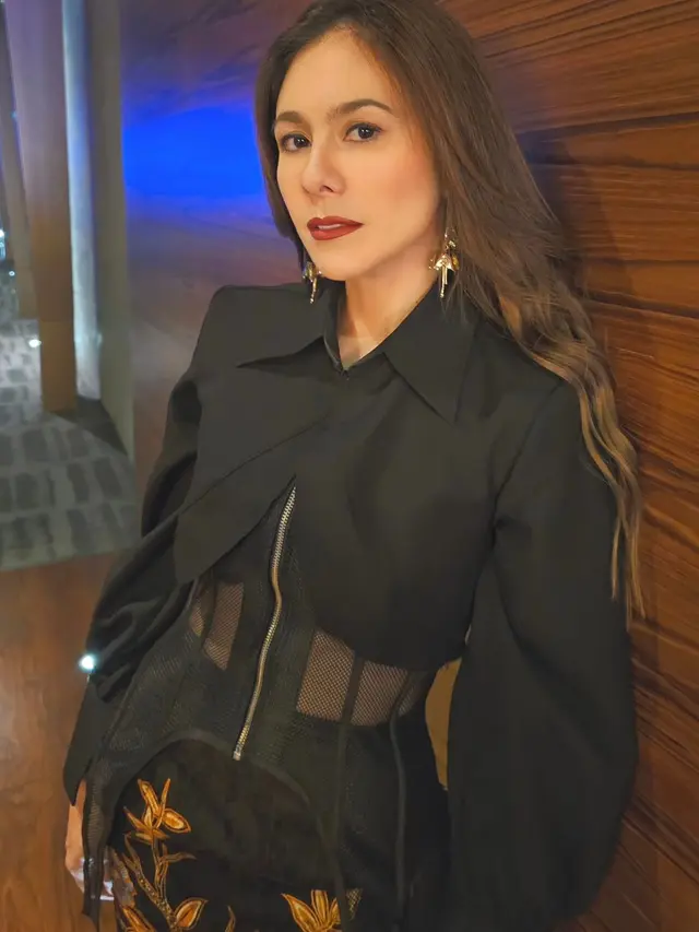Adu Gaya Kimberly Ryder dan Wulan Guritno Hadiri ASEAN Film Festival, Hadirkan Pesona Glamor yang Kontras