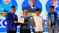 PAN resmi memberikan dukungan kepada Gubernur Jawa Timur Khofifah Indar Parawansa untuk maju kembali sebagai Cagub Jatim pada Pilkada 2024 mendatang. Dukungan tersebut disampaikan langsung oleh Ketum PAN Zulkifli Hasan. (Foto: Media PAN)