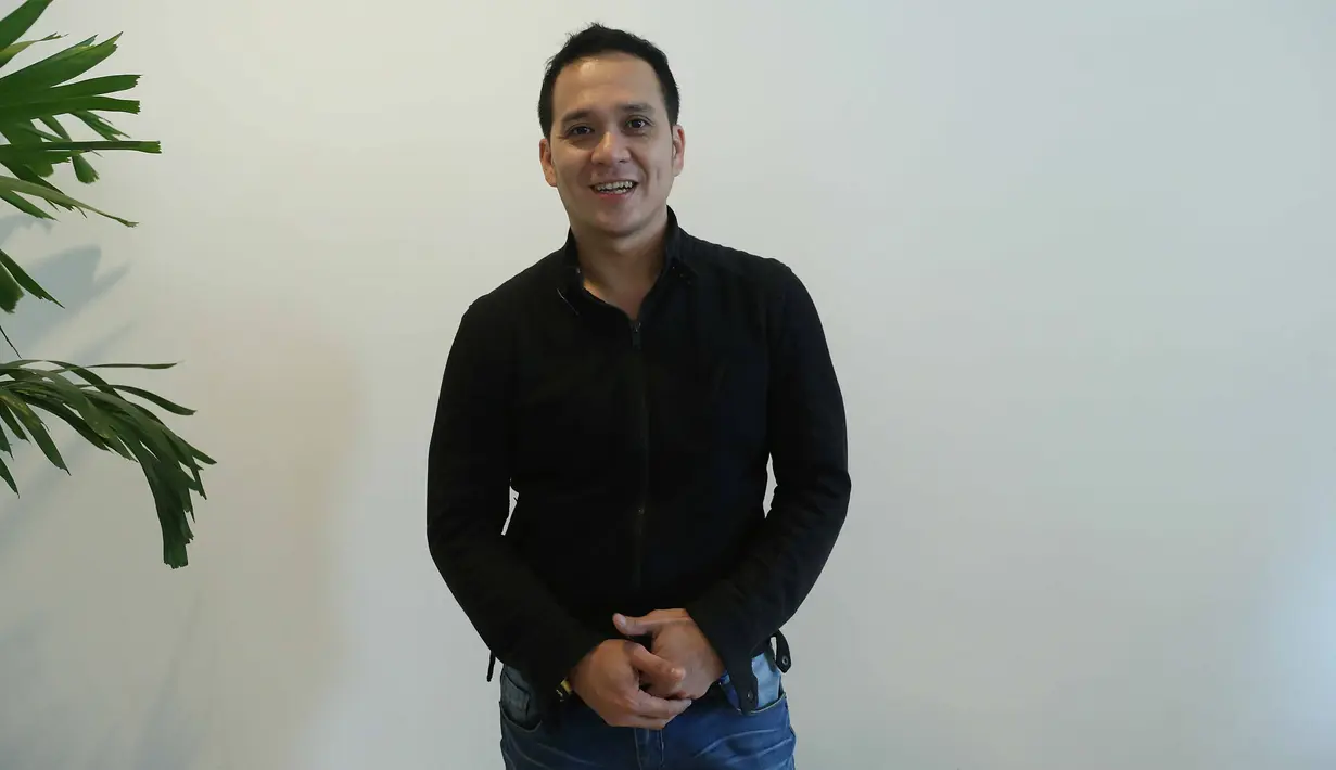 Presenter ini juga tak mau ambil pusing dengan terkait banyaknya berita negatif tentang bantuan untuk warga Rohingnya tersebut. Baginya, membantu siapapu akan berguna dan mulia. (Nurwahyunan/Bintang.com)