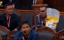 Saksi Ganjar-Mahfud Bawa Beras Bulog Berlogo Prabowo-Gibran ke Sidang MK, Ini Penampakannya