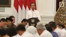 Presiden Joko Widodo saat memimpin rapat kabinet paripurna di Istana Merdeka, Jakarta, Kamis (24/10/2019). Dalam rapat kabinet paripurna perdana tersebut  mendengarkan arahan Presiden dan membahas anggaran pendapatan dan  belanja negara tahun 2020. (Liputan6.com/Angga Yuniar)