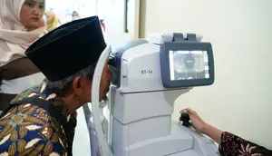 Bukan Cuma Penuaan, Diabetes Juga Bisa Picu Katarak