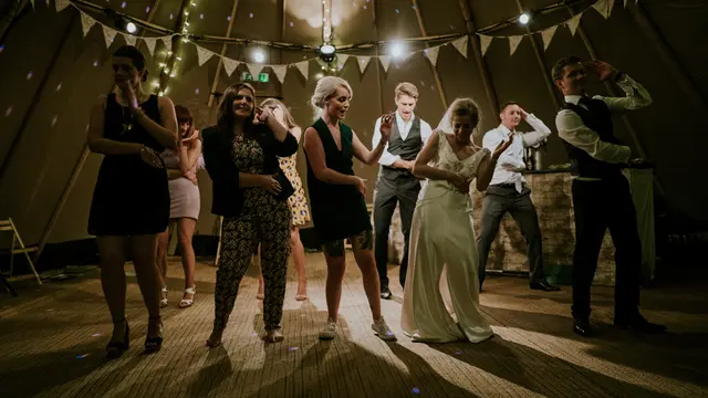 Busana pernikahan sesuai zodiak