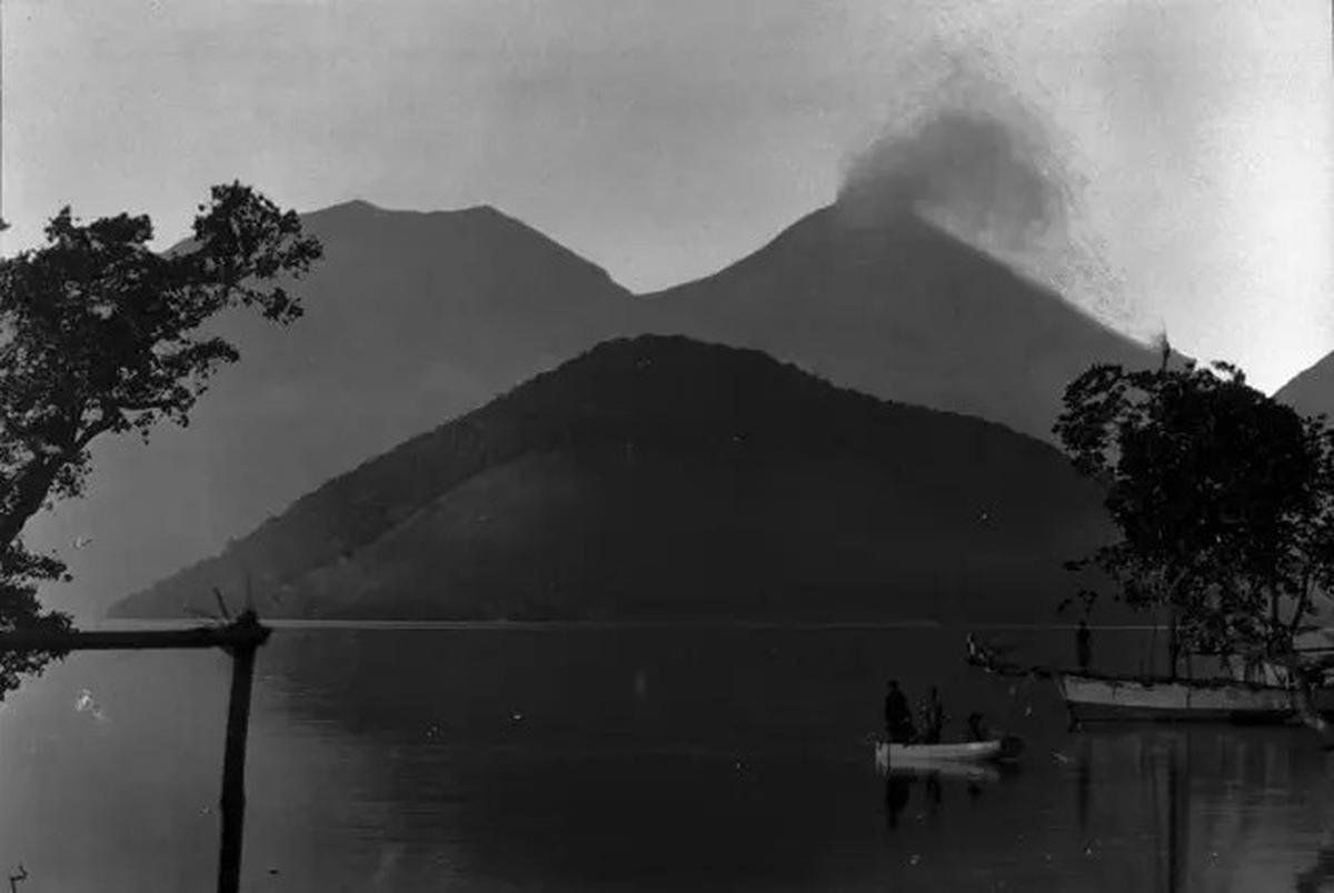Riwayat Letusan Gunung Lewotobi Laki-Laki di NTT