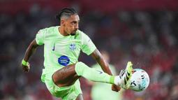 Kemenangan Barca diwarnai tiga gol dari Raphinha (menit 7), Ferran Torres (menit 23), dan Lamine Yamal yang menyegel hasil di penghujung pertandingan. (AP Photo/Joan Mateu Parra)