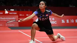 Menilik jalannya laga, Gregoria Mariska Tunjung sejatinya sanggup menyulitkan Tai Tzu Ying di awal game pertama. Tunggal putri Tanah Air memaksa wakil Taiwan tersebut terlibat drama kejar-kejaran skor. (STR/AFP)